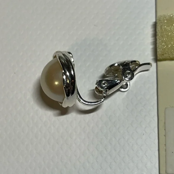 Monet Pearl silver plated clip earrings - Picture 3 of 5
